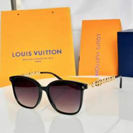 Picture of Louis Vuitton Sunglasses _SKUfw79339245fw